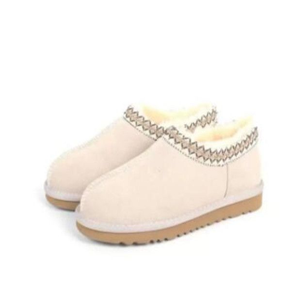2022 multicolor selling classic aus embroidered embossed women's snow boots mini cropped women's boots casual warm boots card dust, Black
2022 multicolor selling classic aus embroidered embossed women's snow boots mini cropped women's boots casual warm boots card dust, Black