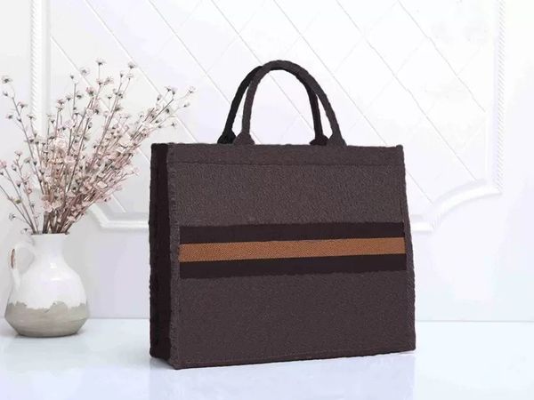 2022 tote evening bags shoulder handbag crossbody bag wallets fashion design lady stripes letters handles satchel large capacity unisex
2022 tote evening bags shoulder handbag crossbody bag wallets fashion design lady stripes letters handles satchel large capacity unisex