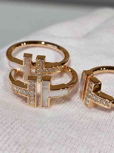 05e2 t home double ring 925 sterling silver plated 18k gold open white fritillaria semi diamond -shaped ring with hand jewelry
05e2 t home double ring 925 sterling silver plated 18k gold open white fritillaria semi diamond -shaped ring with hand jewelry