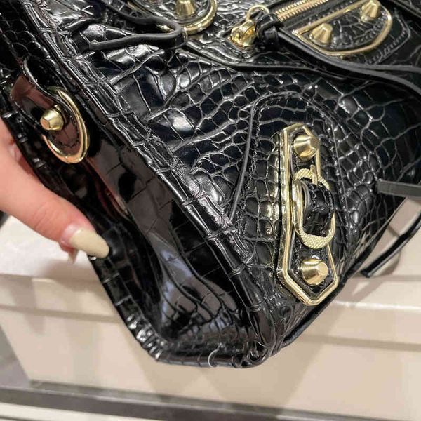 classic bag designer women handbags crossbody motorcycle bagss genuine leather fashion trend ladies handle purses 220315
classic bag designer women handbags crossbody motorcycle bagss genuine leather fashion trend ladies handle purses 220315