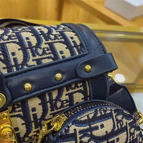 2022 new designer handbags spring single old flower cylinder commuting chain messenger
2022 new designer handbags spring single old flower cylinder commuting chain messenger