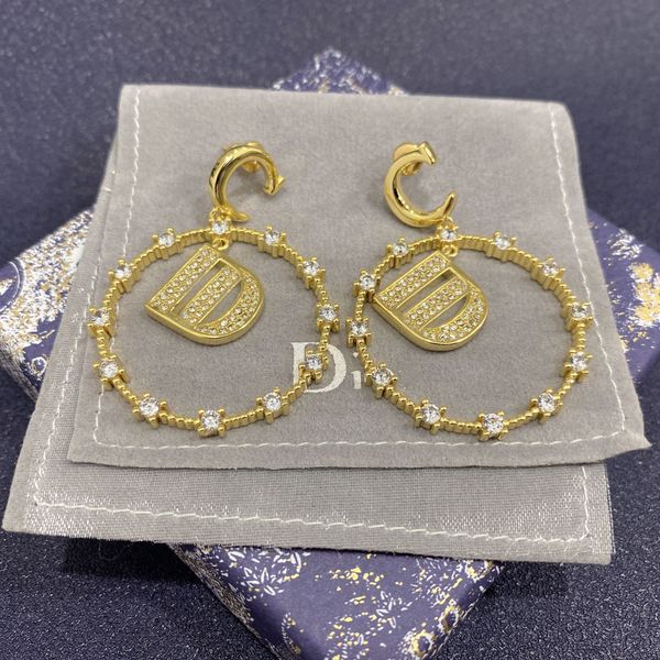 the factory directly d family's new gold letter earrings with diamond, Golden
the factory directly d family's new gold letter earrings with diamond, Golden
