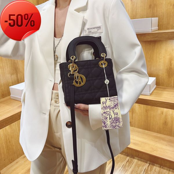 the factory directly new high-class classic portable small fragrance princs dai msenger dign foreign style shoulder bag
the factory directly new high-class classic portable small fragrance princs dai msenger dign foreign style shoulder bag