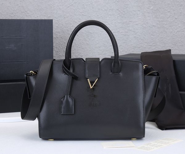 genuine leather women bat bag brand shoulder luxury handbags style ladies messenger bag party, Black;red
genuine leather women bat bag brand shoulder luxury handbags style ladies messenger bag party, Black;red