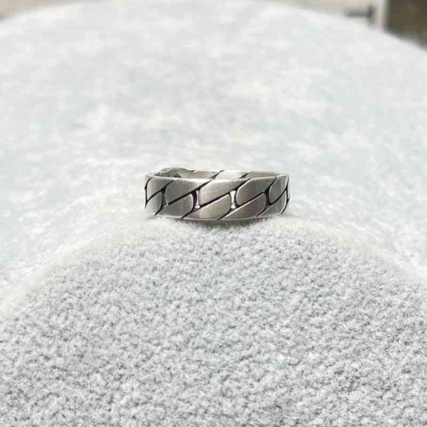 2023 designer new jewelry double interlocking hollow letter men's women's wide and narrow silver interwoven lovers' ring
2023 designer new jewelry double interlocking hollow letter men's women's wide and narrow silver interwoven lovers' ring