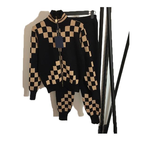 22ss womens tracksuits sportswear 2 piece set classic printed sportswear stand collar sweatshirt mens and women running zipper sportswears s, Gray
22ss womens tracksuits sportswear 2 piece set classic printed sportswear stand collar sweatshirt mens and women running zipper sportswears s, Gray