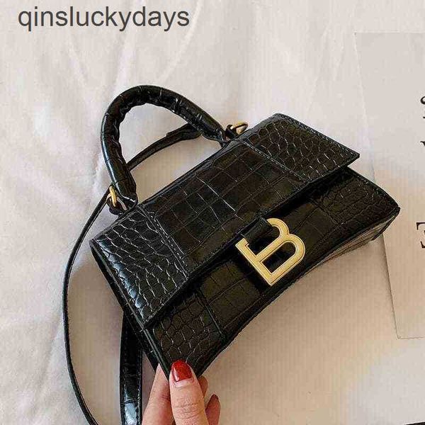 bags fashion balencigas 2022 b family high version women's crocodile hourglass one shoulder slant cross hand
bags fashion balencigas 2022 b family high version women's crocodile hourglass one shoulder slant cross hand