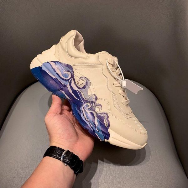 2024 famous designer rhyton shoes multi color men sneakers classic luxury chaussures women shoe fashion sneaker wave mouth sneakers lace box, Black
2024 famous designer rhyton shoes multi color men sneakers classic luxury chaussures women shoe fashion sneaker wave mouth sneakers lace box, Black