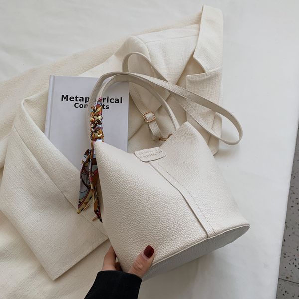 2022 new bucket bag handbag 4 colours fashion bag 
2022 new bucket bag handbag 4 colours fashion bag