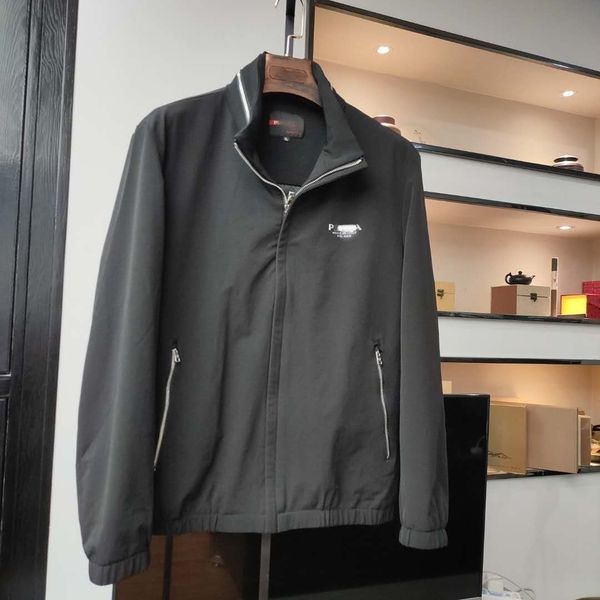 simple european style autumn and winter p22ra men's short jacket coat letter embossed high elastic soft breathable casual stand collar, Black;brown
simple european style autumn and winter p22ra men's short jacket coat letter embossed high elastic soft breathable casual stand collar, Black;brown