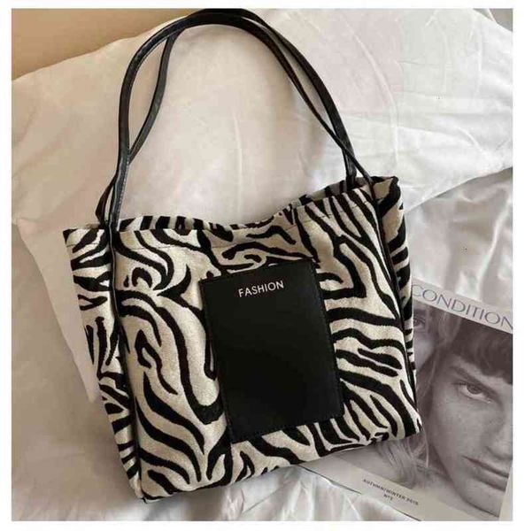 highest quality luxury one-shoulder female bag shoulder large capacity hand tote chain single handbags 55% off
highest quality luxury one-shoulder female bag shoulder large capacity hand tote chain single handbags 55% off