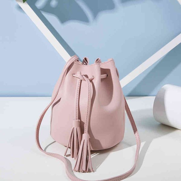2020 new korean pu women's bag outdoor leisure single shoulder messenger bag fashion tassel drawstring bucket
2020 new korean pu women's bag outdoor leisure single shoulder messenger bag fashion tassel drawstring bucket