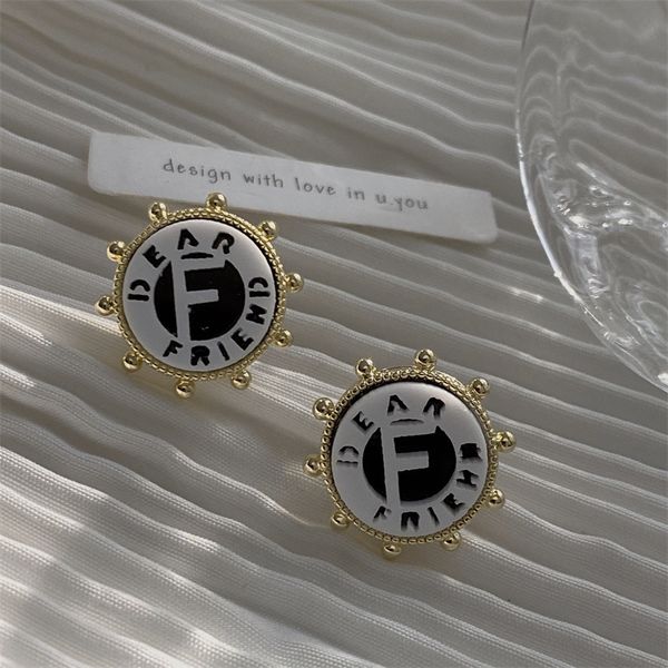 2022 new u tang jewelry 2022 autumn korean version round letter small earrings personalized micro inlaid black plate simple earrings fashion, Golden
2022 new u tang jewelry 2022 autumn korean version round letter small earrings personalized micro inlaid black plate simple earrings fashion, Golden