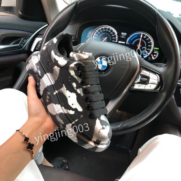 2022 fashion boots men shoe designer women leather lace up platform sole sneakers mens womens luxury suede casual shoes, Black
2022 fashion boots men shoe designer women leather lace up platform sole sneakers mens womens luxury suede casual shoes, Black