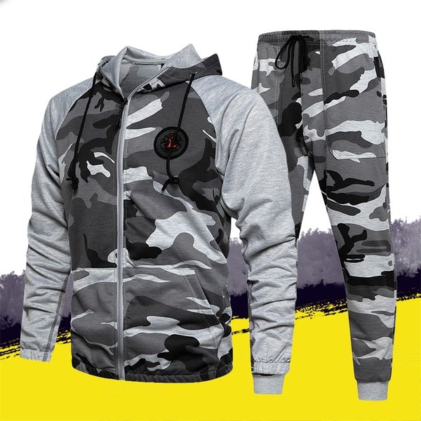 autumn men tracksuit 2 piece set camouflage printed patchwork hoodies and pants set men running sports clothing jogging suit lj201125, Gray
autumn men tracksuit 2 piece set camouflage printed patchwork hoodies and pants set men running sports clothing jogging suit lj201125, Gray