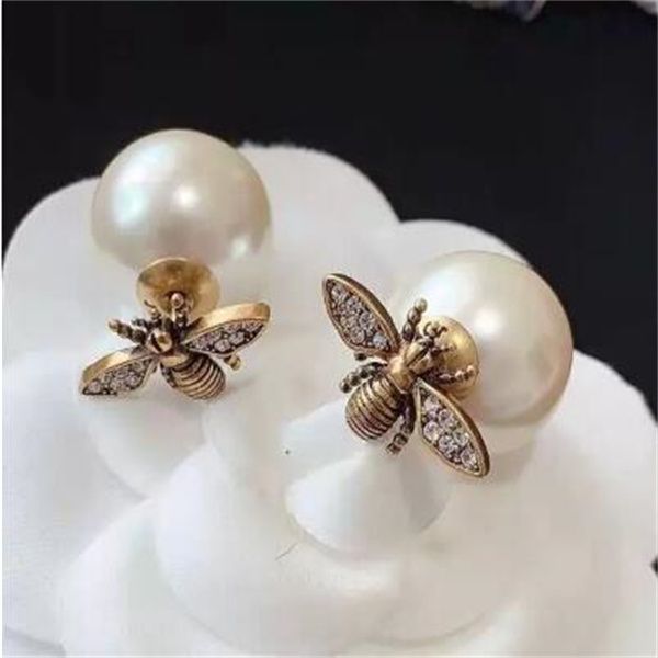 designer brand bees stud earrings big pearl s925 silver needle retro copper jewelry for women party with gift box packing gc1124, Golden;silver
designer brand bees stud earrings big pearl s925 silver needle retro copper jewelry for women party with gift box packing gc1124, Golden;silver