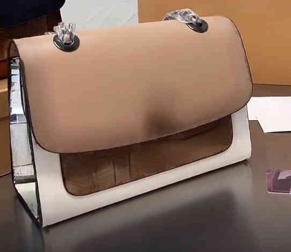 2022 small camellia flower one shoulder messenger bag gives
2022 small camellia flower one shoulder messenger bag gives
