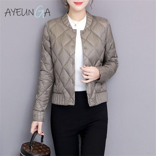 ultra light white duck down jackets autumn winter women plus size buttons outwears long sleeve slim short warm down coats lj201021, Black;brown
ultra light white duck down jackets autumn winter women plus size buttons outwears long sleeve slim short warm down coats lj201021, Black;brown