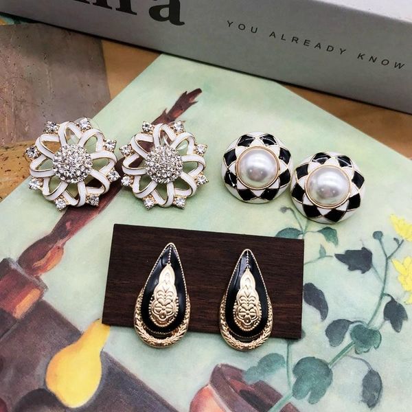 stud enamel earrings rhinestone flower round teardrop personality jewelry for women's party wedding brincos, Golden;silver
stud enamel earrings rhinestone flower round teardrop personality jewelry for women's party wedding brincos, Golden;silver