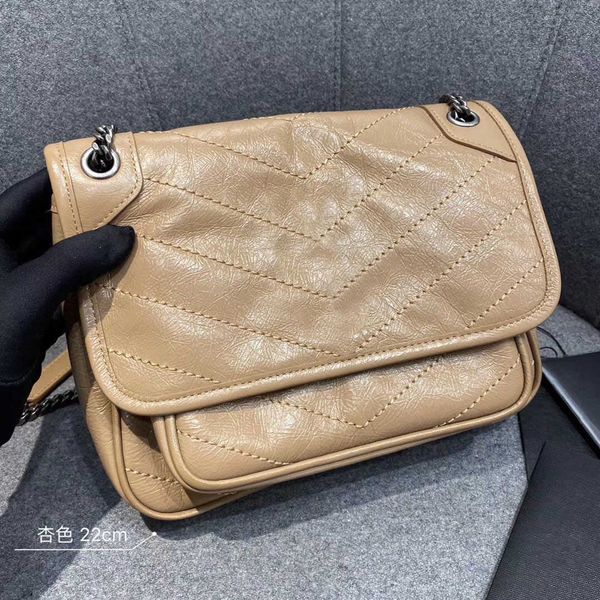 niki shoulder bag flap buckle messenger bag ladies fashion all-match messenger bag multi-color optional size: 22*16.5*12cm
niki shoulder bag flap buckle messenger bag ladies fashion all-match messenger bag multi-color optional size: 22*16.5*12cm