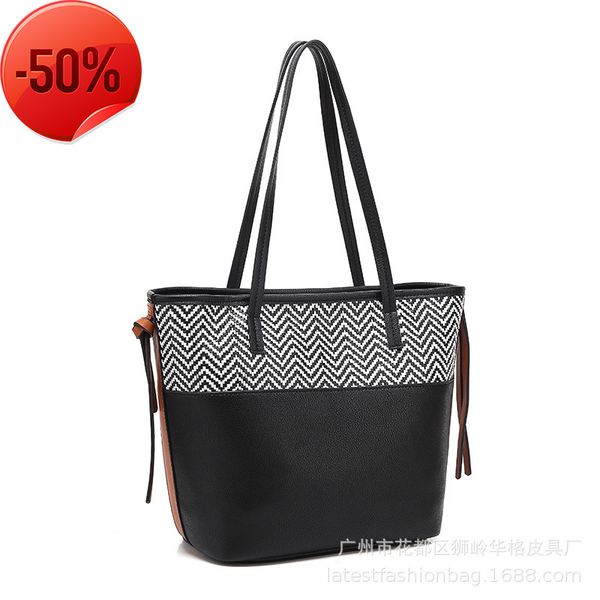 luxury designerpu women's bag leather goods handbag single chain fashion
luxury designerpu women's bag leather goods handbag single chain fashion