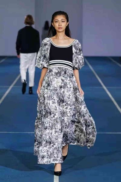 casual dresses off shoulder long skirt women's 2022 spring thread patchwork cotton linen print large swing elastic waist short sleeve d, Black;gray
casual dresses off shoulder long skirt women's 2022 spring thread patchwork cotton linen print large swing elastic waist short sleeve d, Black;gray