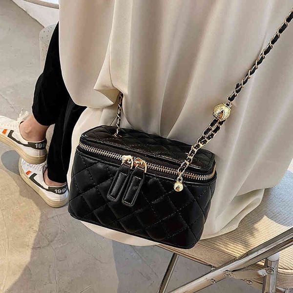 ladies fashion trend new brand bag wholesale high sense box mini cosmetic 2021 metal ball rhombic chain single shoulder diagonal female
ladies fashion trend new brand bag wholesale high sense box mini cosmetic 2021 metal ball rhombic chain single shoulder diagonal female