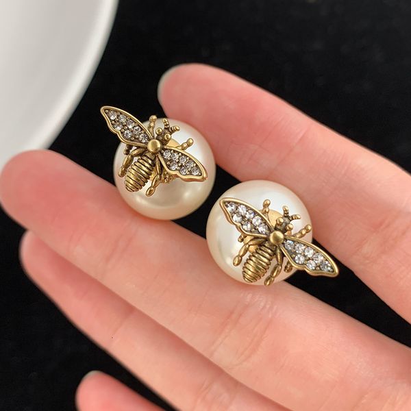 factory retail and wholesale d family di pair letter little bee pearl earrings female fashion personality light luxury, Golden
factory retail and wholesale d family di pair letter little bee pearl earrings female fashion personality light luxury, Golden