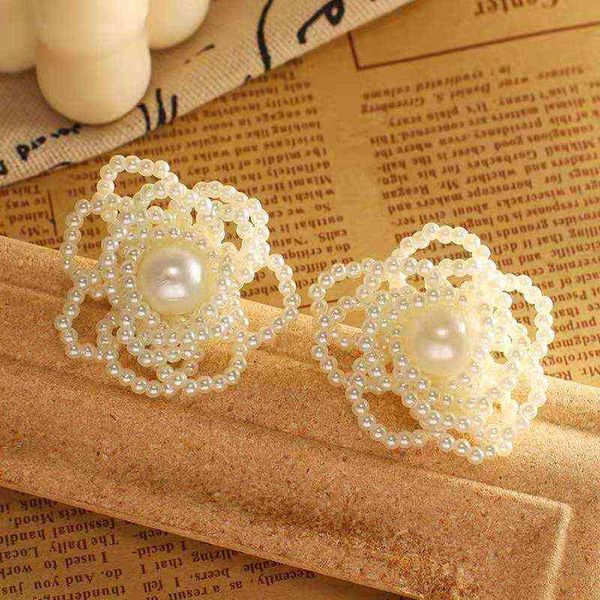 handmade camellia pearl woman earrings unusual fashion jewelry 2021 accessories luxury earring for women aa220318, Golden;silver
handmade camellia pearl woman earrings unusual fashion jewelry 2021 accessories luxury earring for women aa220318, Golden;silver