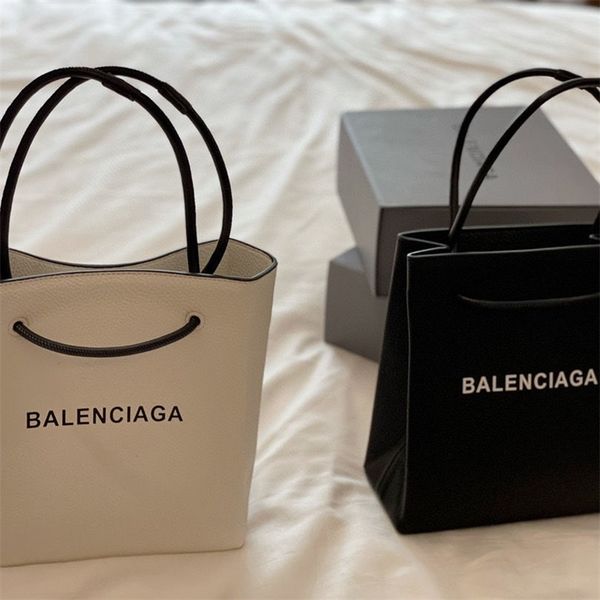 handbags explosive balencaigass fashion bags cowhide show style camera mobile phone change slung oil wax crocodile pattern men's and wo
handbags explosive balencaigass fashion bags cowhide show style camera mobile phone change slung oil wax crocodile pattern men's and wo