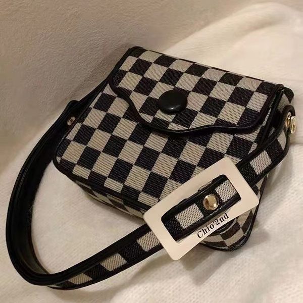 fashion lattice shoulder bag comfortable simple generous and versatile collocation handbag mini square bag
fashion lattice shoulder bag comfortable simple generous and versatile collocation handbag mini square bag