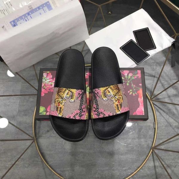 2021 men women slides summer slippers beach indoor luxury flat sandals flip flops spike sandal eur 36-46, Black
2021 men women slides summer slippers beach indoor luxury flat sandals flip flops spike sandal eur 36-46, Black