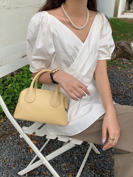 firmranch 2022 summer new design niche korean leather solid color shoulder clip diagonal bag shell exquisite female all-match, Red;black
firmranch 2022 summer new design niche korean leather solid color shoulder clip diagonal bag shell exquisite female all-match, Red;black