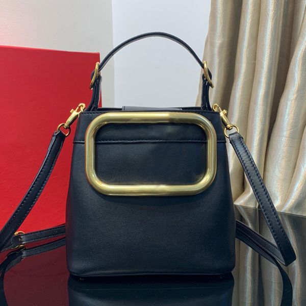 retro solid color bucket bag big hardware logo large capacity leather handbag ladies' new multifunctional fashion diagonal shoulder bag
retro solid color bucket bag big hardware logo large capacity leather handbag ladies' new multifunctional fashion diagonal shoulder bag