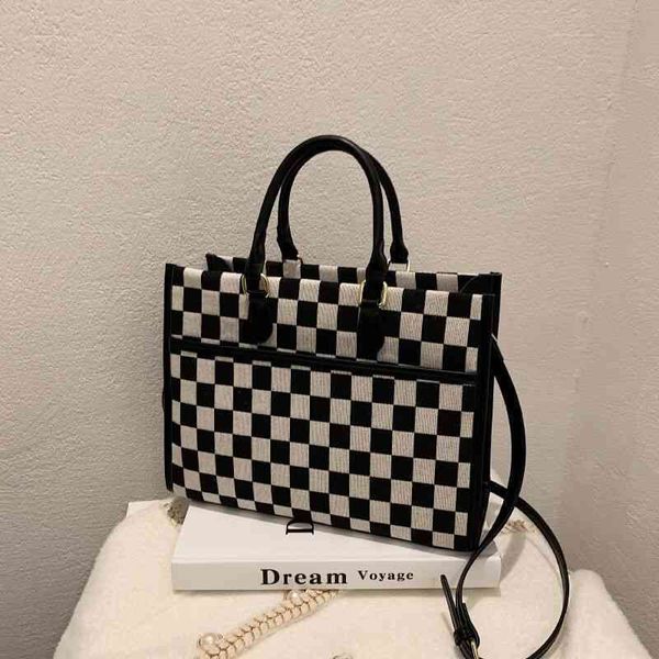 2022 factory wholesale new fashion checkered tote large capacity women's fashion single shoulder new portable bag zuql
2022 factory wholesale new fashion checkered tote large capacity women's fashion single shoulder new portable bag zuql
