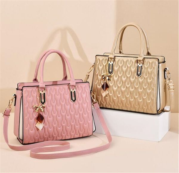 2022 women bag designer handbag casual embossing tote fashion women messenger bags shoulder handle purse wallet leather
2022 women bag designer handbag casual embossing tote fashion women messenger bags shoulder handle purse wallet leather