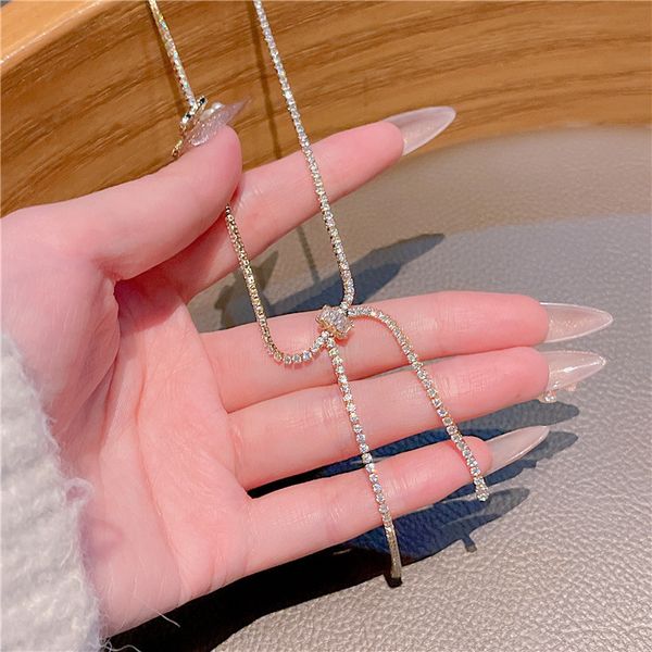 elegant necklace with light luxury and exquisite clavicle chain pendant geometric sweater, Silver
elegant necklace with light luxury and exquisite clavicle chain pendant geometric sweater, Silver
