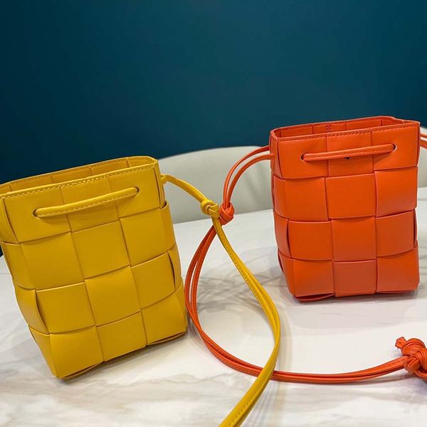 2022 women bags crossbody handbag one-shoulder pillow versatile design leather stylish high-end small square handbag 1003
2022 women bags crossbody handbag one-shoulder pillow versatile design leather stylish high-end small square handbag 1003
