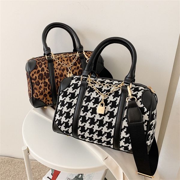 bags women's bag 2022 new hand large capacity style sling one shoulder messenger bag pillow purse
bags women's bag 2022 new hand large capacity style sling one shoulder messenger bag pillow purse