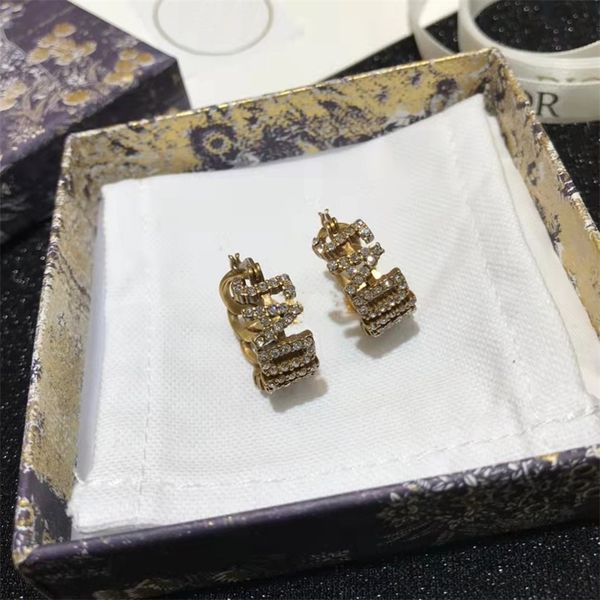 letter full drill round earrings made of old hollow earrings, Golden
letter full drill round earrings made of old hollow earrings, Golden