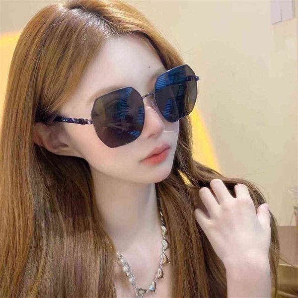 new metal and the same personalized letter leg sunglasses ch4228 fashion shades womens fashion, White;black
new metal and the same personalized letter leg sunglasses ch4228 fashion shades womens fashion, White;black