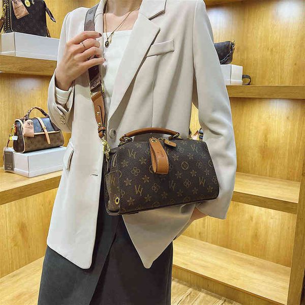 kuya ky boston handbag single shoulder menger bag 2022 spring and summer
kuya ky boston handbag single shoulder menger bag 2022 spring and summer