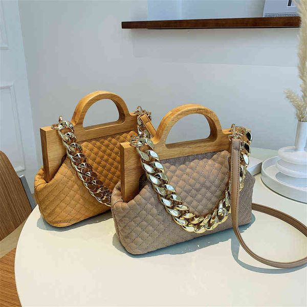 luxury design wooden clip handbag for women thick gold chain diamond pattern crossbody bag wooden handle hand bag
luxury design wooden clip handbag for women thick gold chain diamond pattern crossbody bag wooden handle hand bag