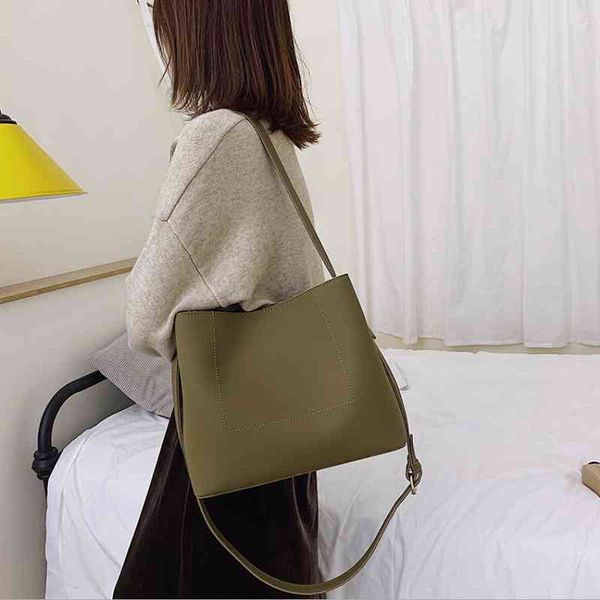 female shoulder messenger casual large capacity tote designer handbags luxury matte leather bag big buckets lady purse
female shoulder messenger casual large capacity tote designer handbags luxury matte leather bag big buckets lady purse