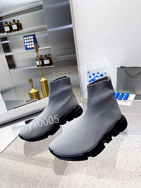 designer casual shoes platform black mens womans trainer runner sneaker sock shoe master embossed lady womens speeds booties paris ly220110
designer casual shoes platform black mens womans trainer runner sneaker sock shoe master embossed lady womens speeds booties paris ly220110