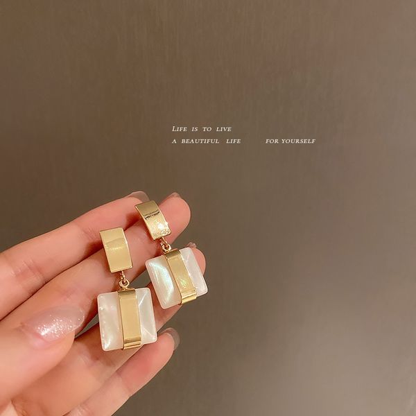 925 silver needle geometric earrings french style retro elegant high-grade cold style design all-match eardrop, Golden
925 silver needle geometric earrings french style retro elegant high-grade cold style design all-match eardrop, Golden