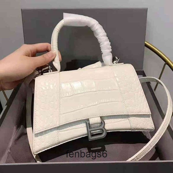 balengaigas bag women's pattern bags handbags crocodile luxury hourglass fashion shoulder messenger designer b letter 5vd1
balengaigas bag women's pattern bags handbags crocodile luxury hourglass fashion shoulder messenger designer b letter 5vd1