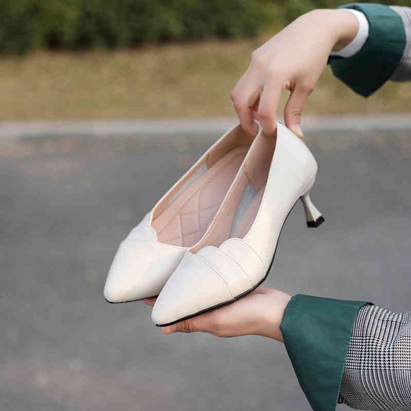 slippers leather thin heel women's shoes soft soled professional work middle mother's single pointed shallow 3ymz, Black
slippers leather thin heel women's shoes soft soled professional work middle mother's single pointed shallow 3ymz, Black