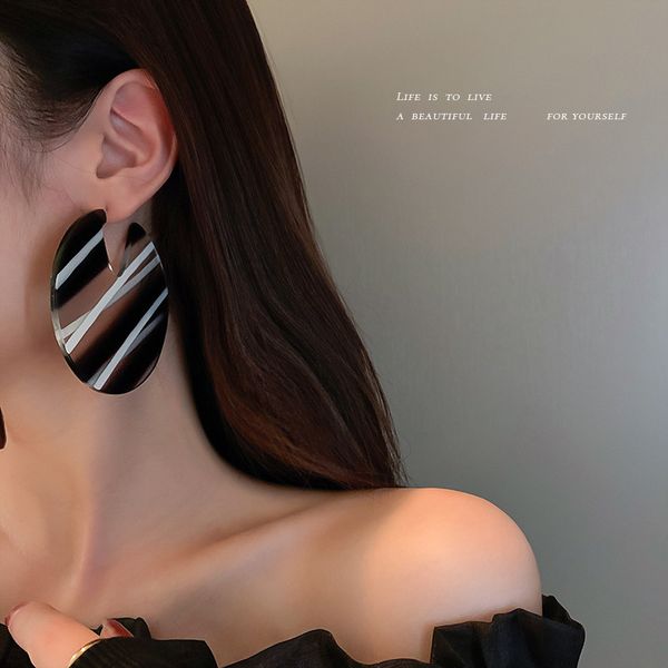 925 silver needle striped acrylic ear ring womens european and american exaggerated geometric round earrings fashion elegant special-interes, Golden
925 silver needle striped acrylic ear ring womens european and american exaggerated geometric round earrings fashion elegant special-interes, Golden
