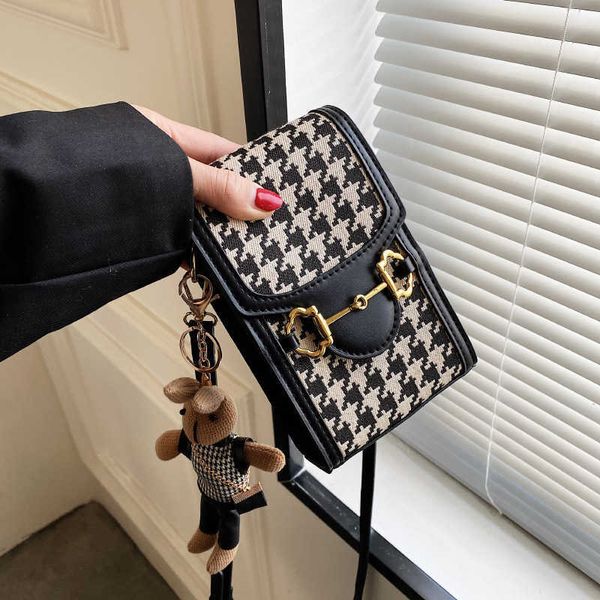 lingge korean ins niche chain one shoulder bag female autumn and winter new simple fashion messenger bag mobile phone bag
lingge korean ins niche chain one shoulder bag female autumn and winter new simple fashion messenger bag mobile phone bag